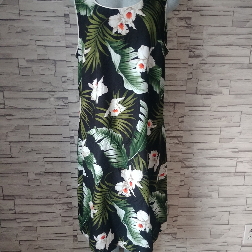 Royal Creations sleeveless Hawaiian floral dress